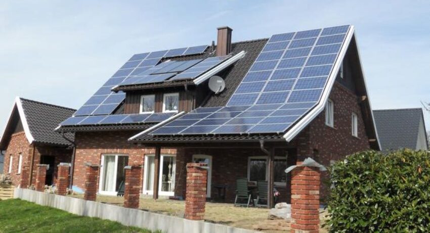 «Поставили на дачі дві сонячні батареї